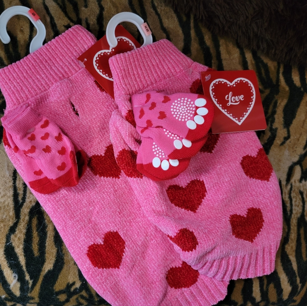 Pet Sweater Dog Or Cat W Pink Hearts Socks Xs  New Ea.